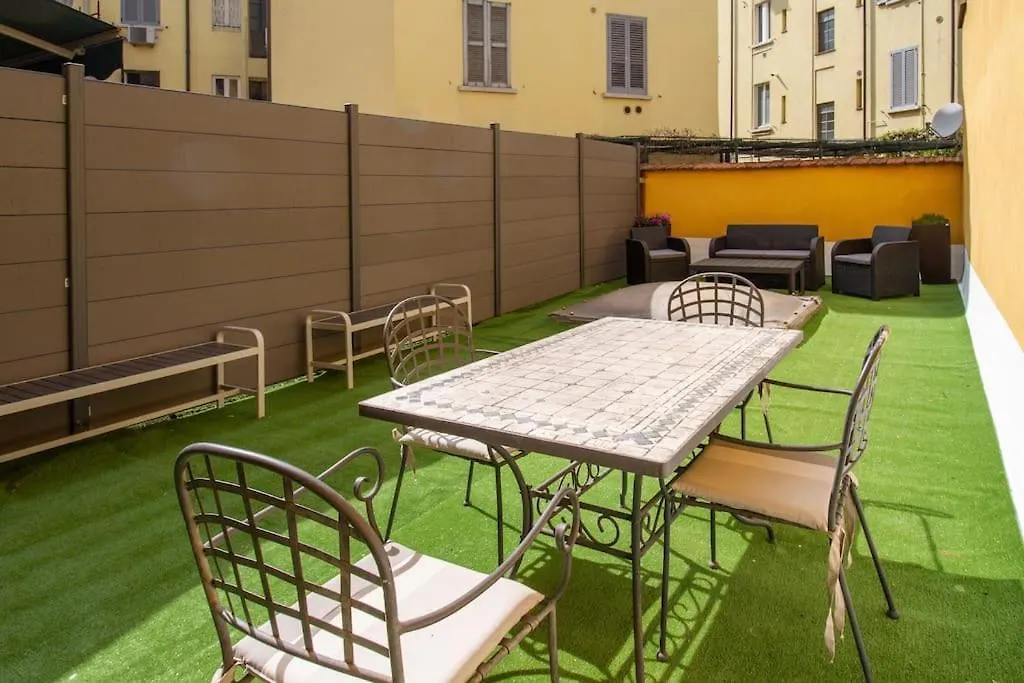 Palm Apartment Milano 0*,